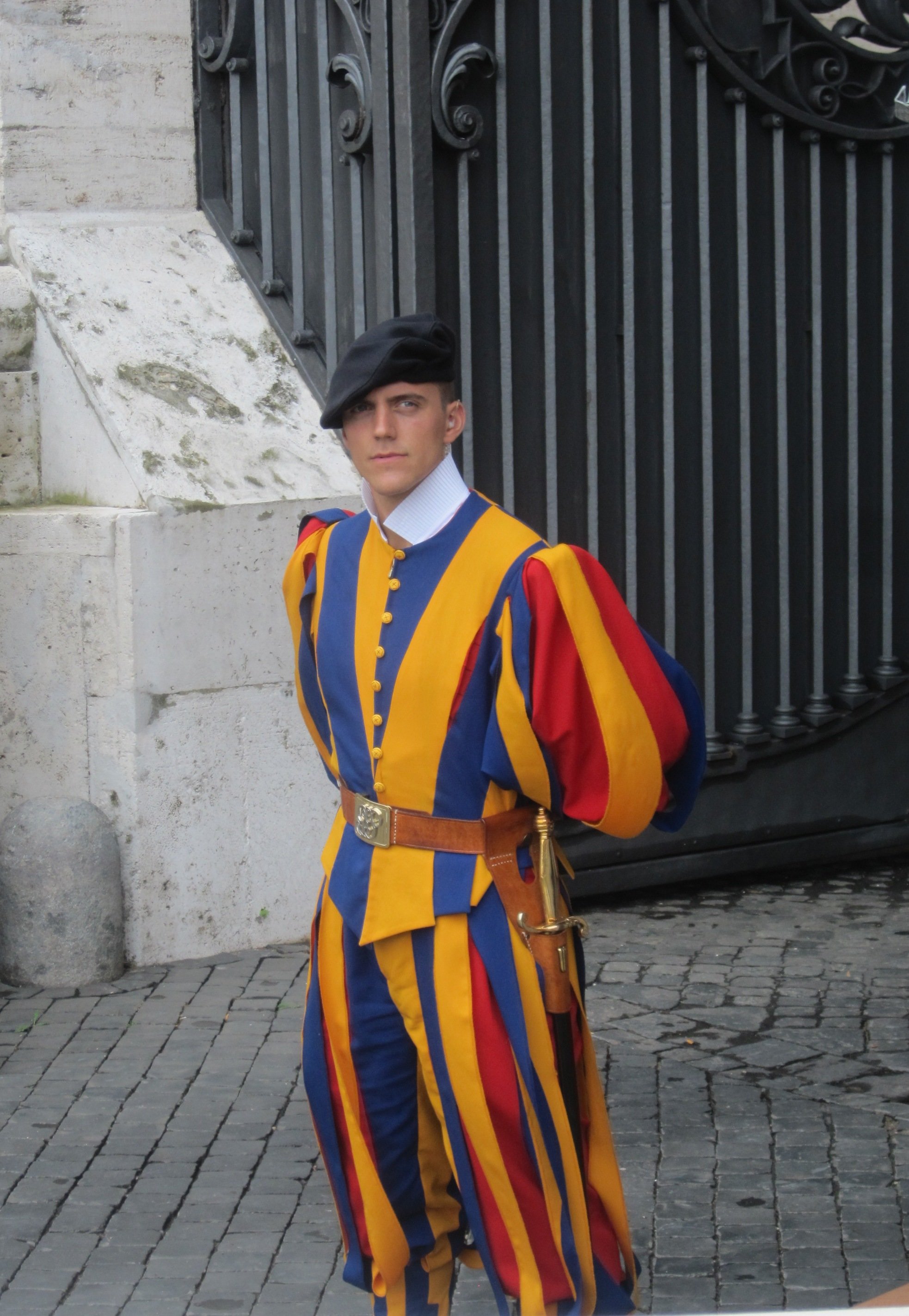 stpetersbasilicaswissguard2.jpg