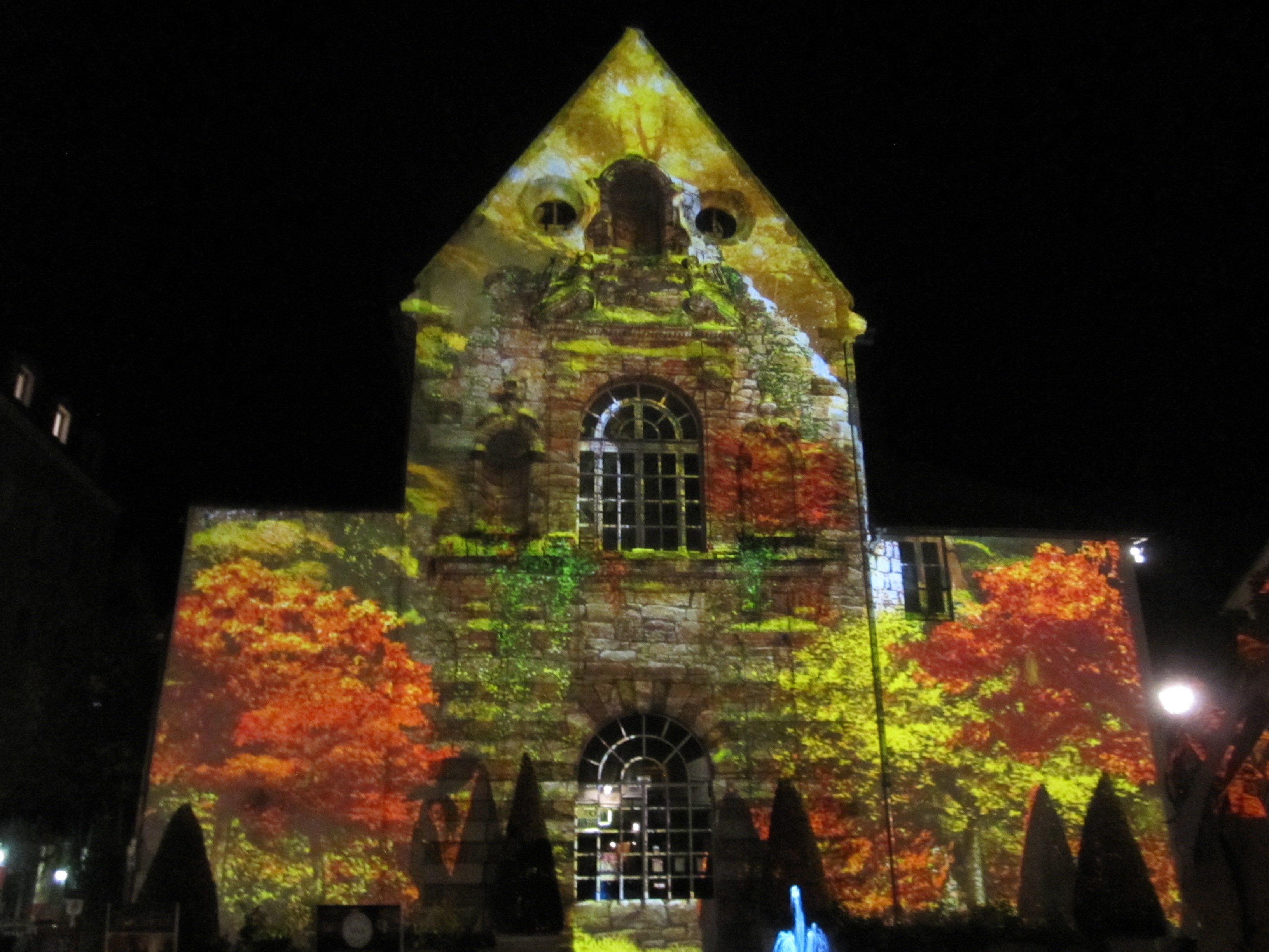 chapelsaintetiennelightshow2.jpg