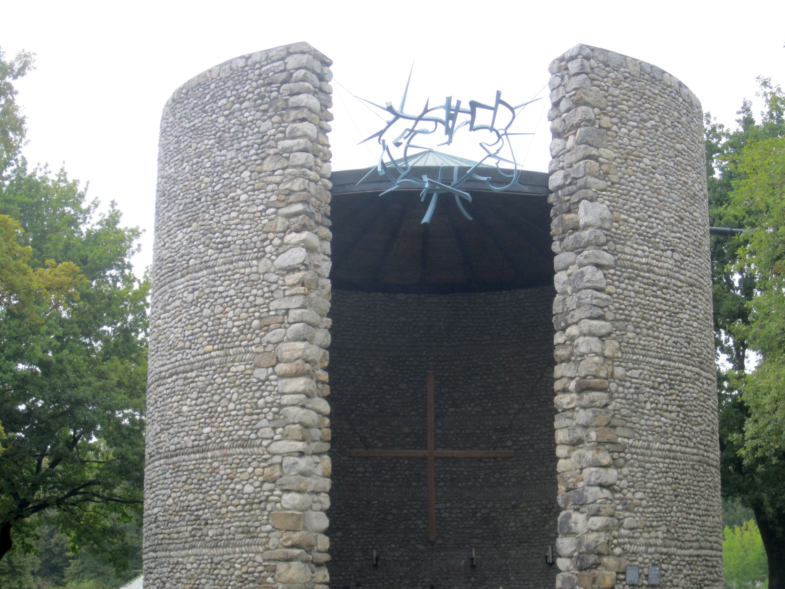 dachaucatholicmemorial.jpg