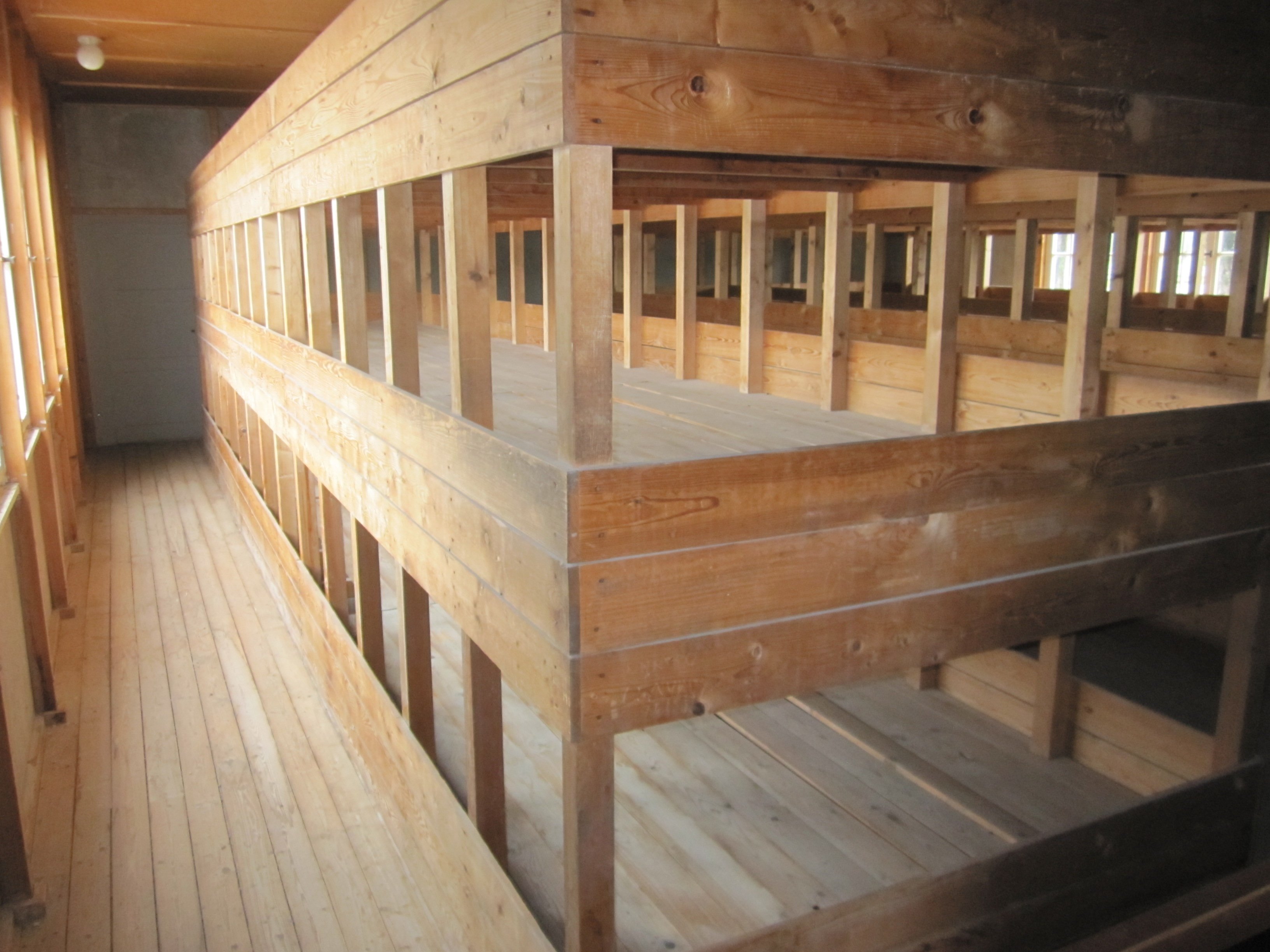 dachaucontinuousbunks.jpg