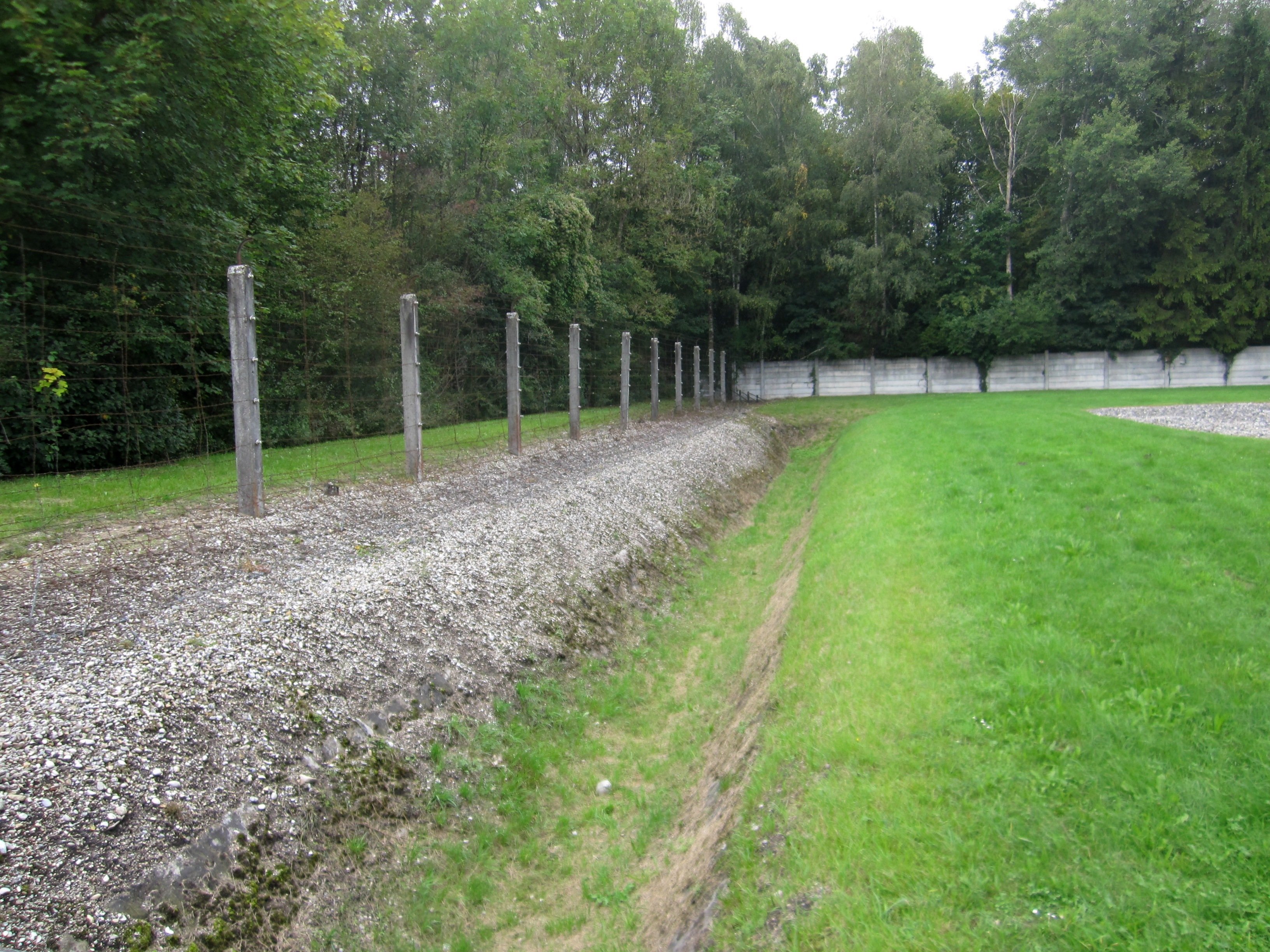dachauelectricfence.jpg