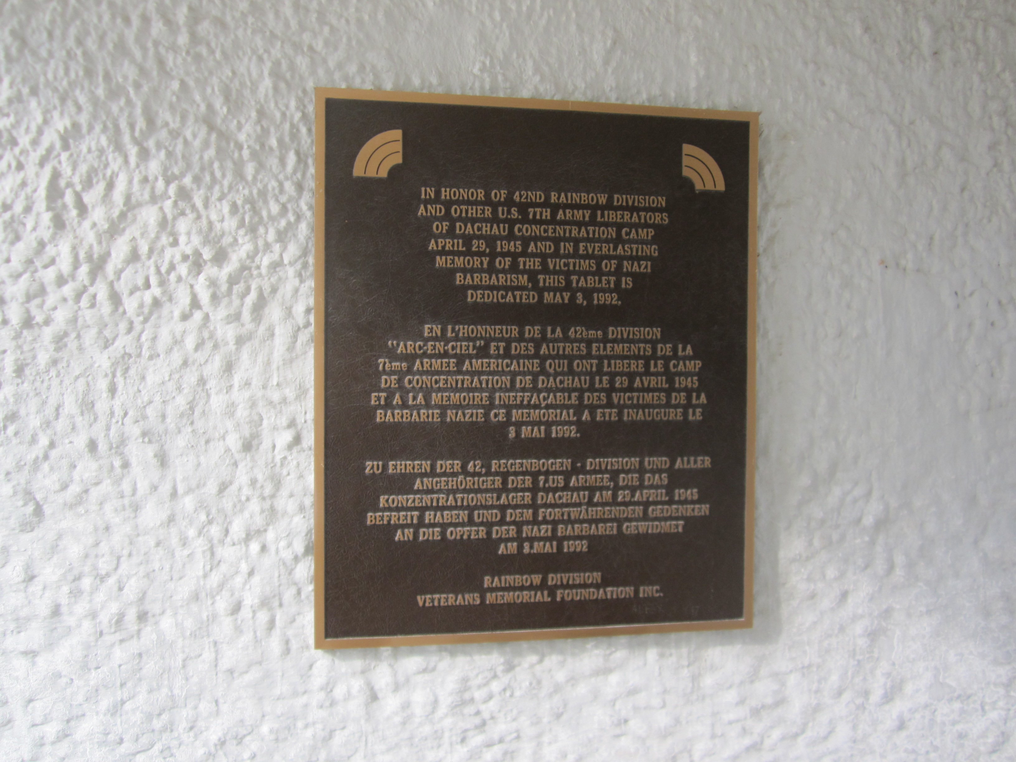 dachaumemorialplaque2.jpg